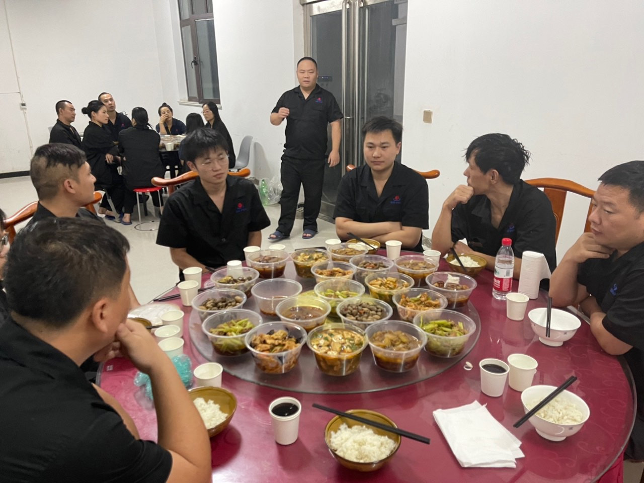 刘总深入一线与员工共度佳节